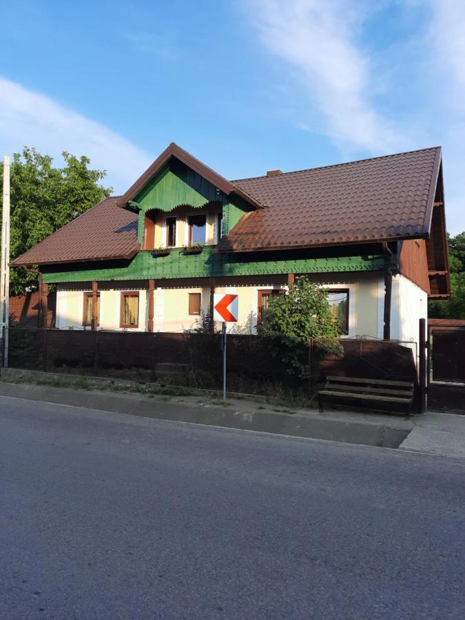 Casa Bunicilor Holiday home *